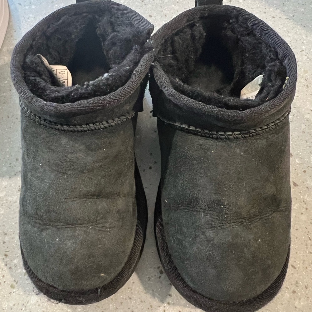 Ugg kids size 10 with zipper